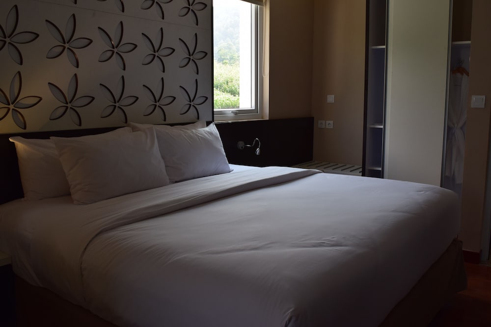 Amarta Hills Hotel And Resort 11/50