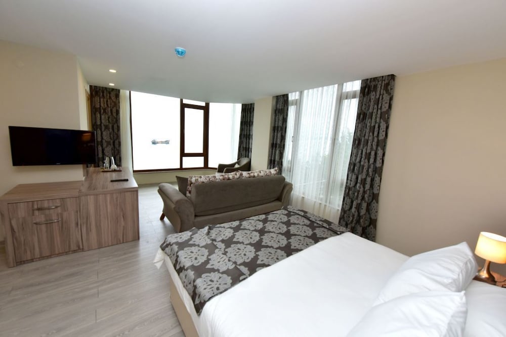 Dora Hotel 10/48