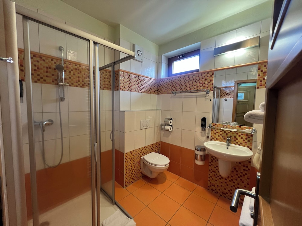 Room, Twin Beds