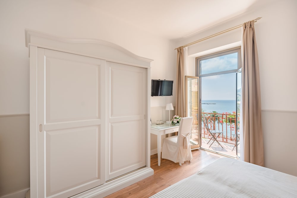 Miramare Hotel 10/42