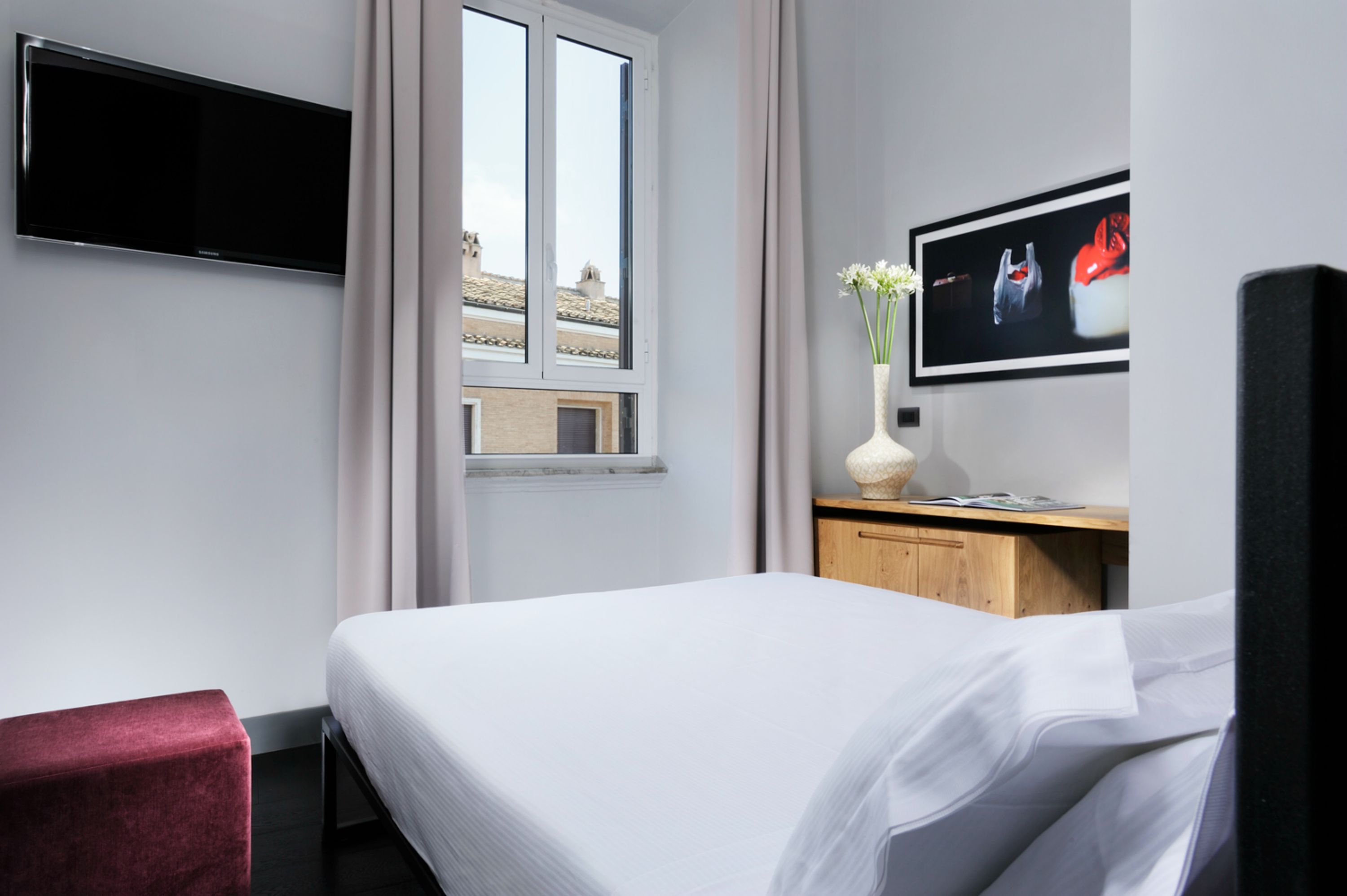 Deluxe, French Bed