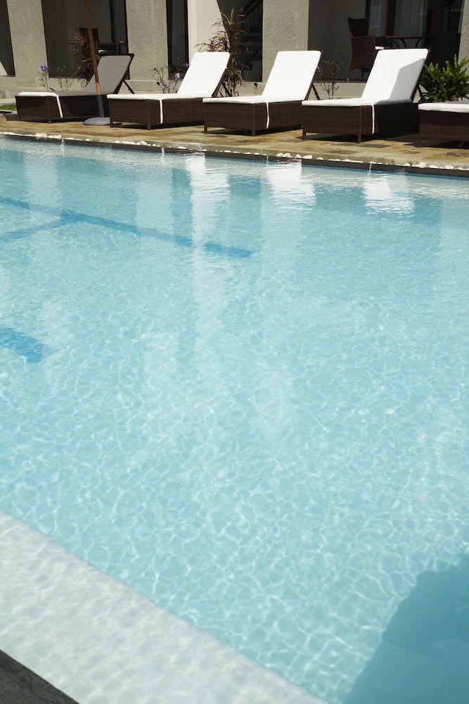 Grand Bay Suites 17/65