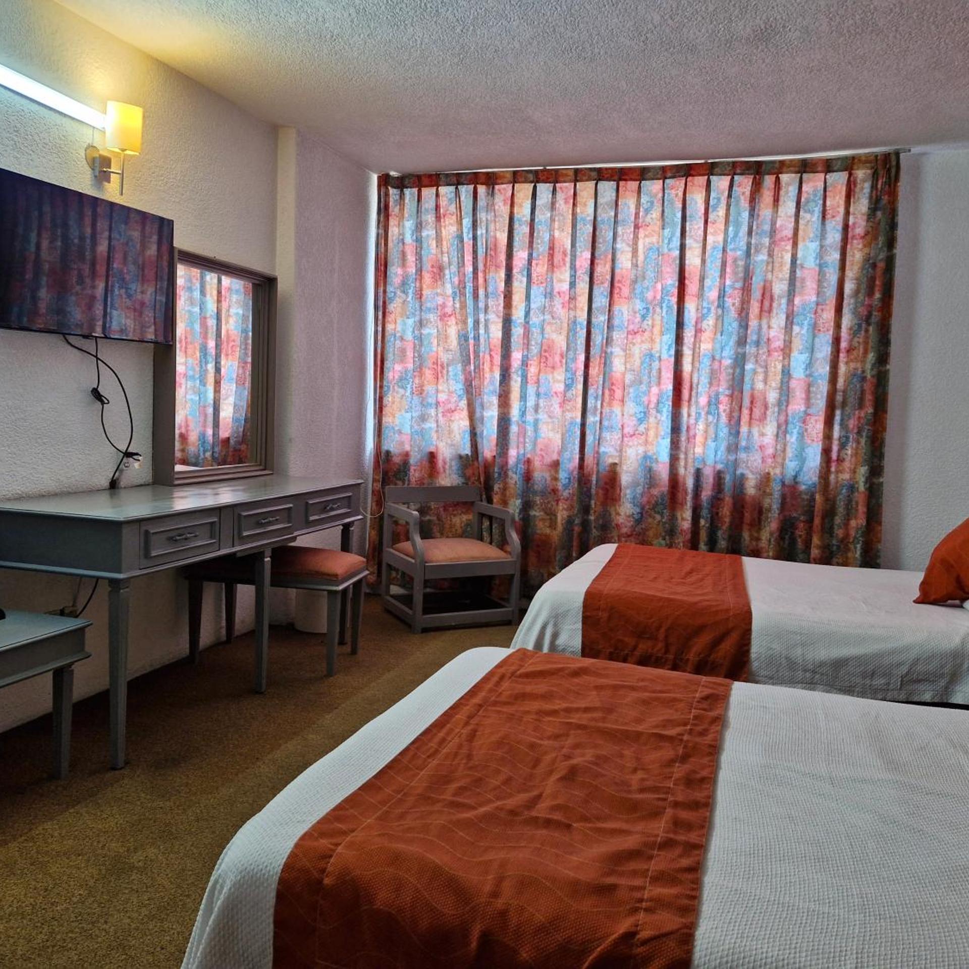 Hotel Parador Del Rio 85/95