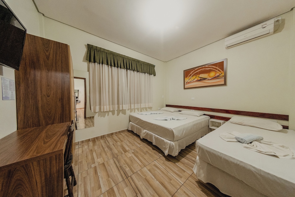 ROOM, QUINTUPLE