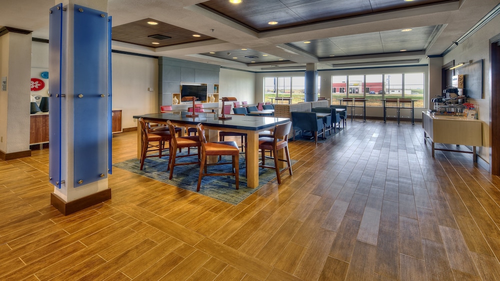 Holiday Inn Express & Suites Corsicana I-45 42/68