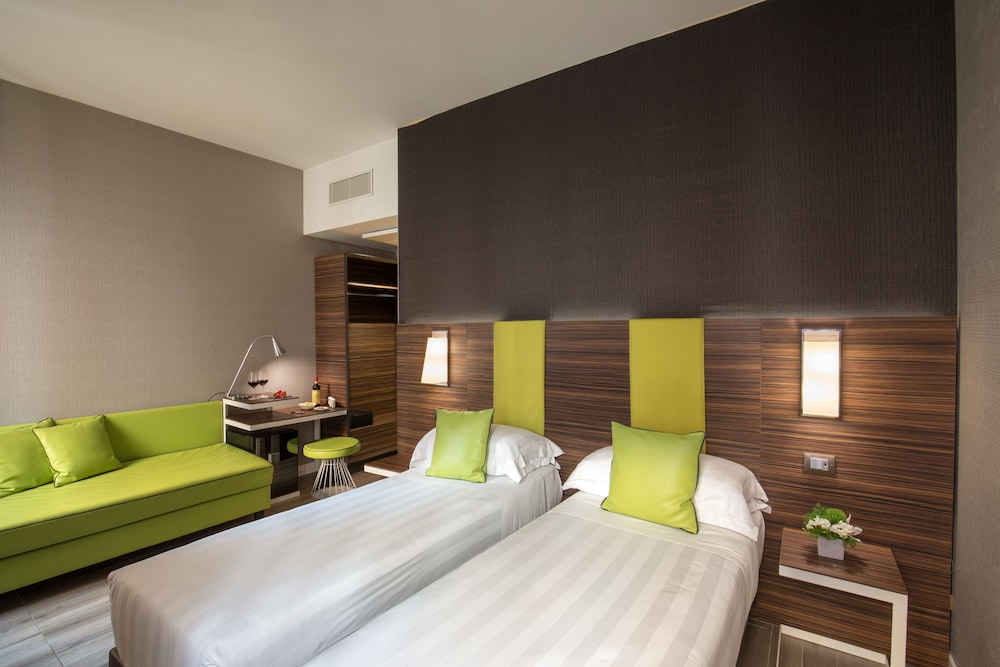 The Republic Hotel 28/59