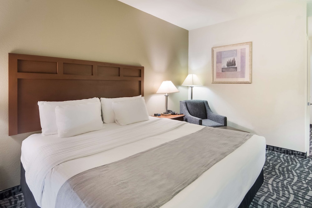 Best Western Comanche Inn 13/38