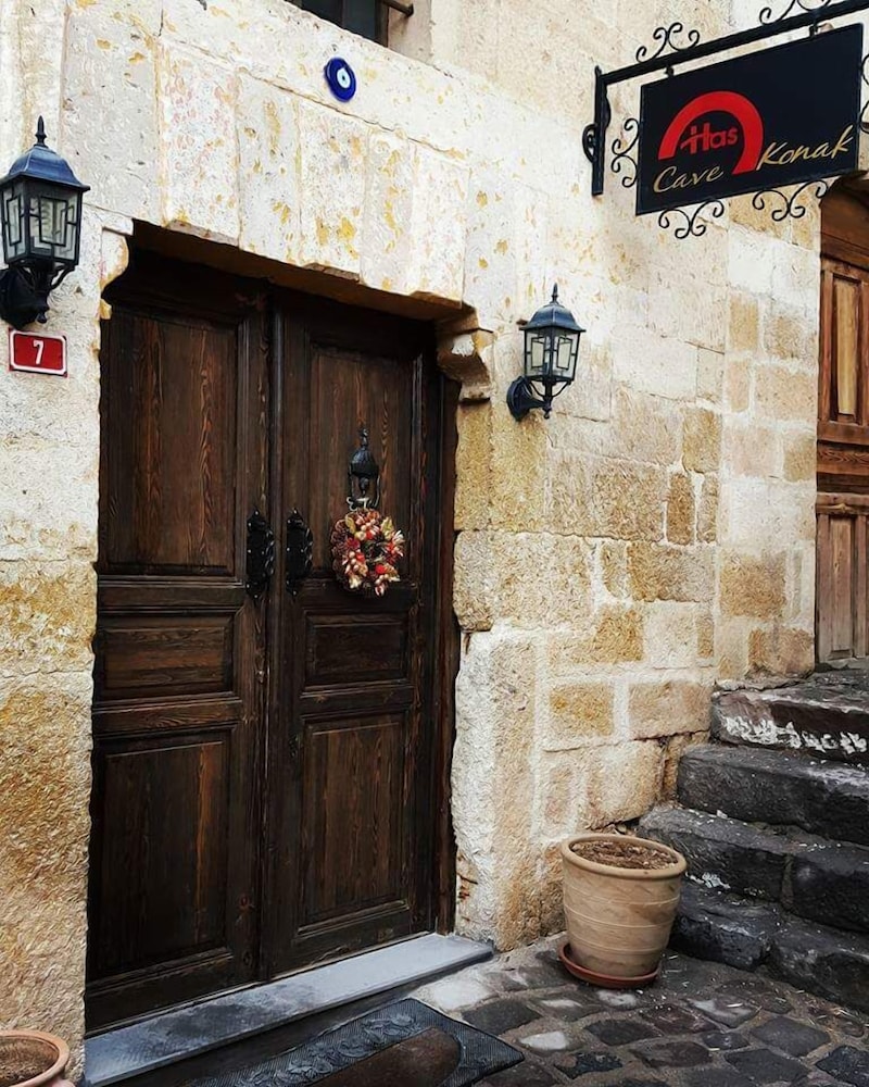 Has Cave Konak 8/36