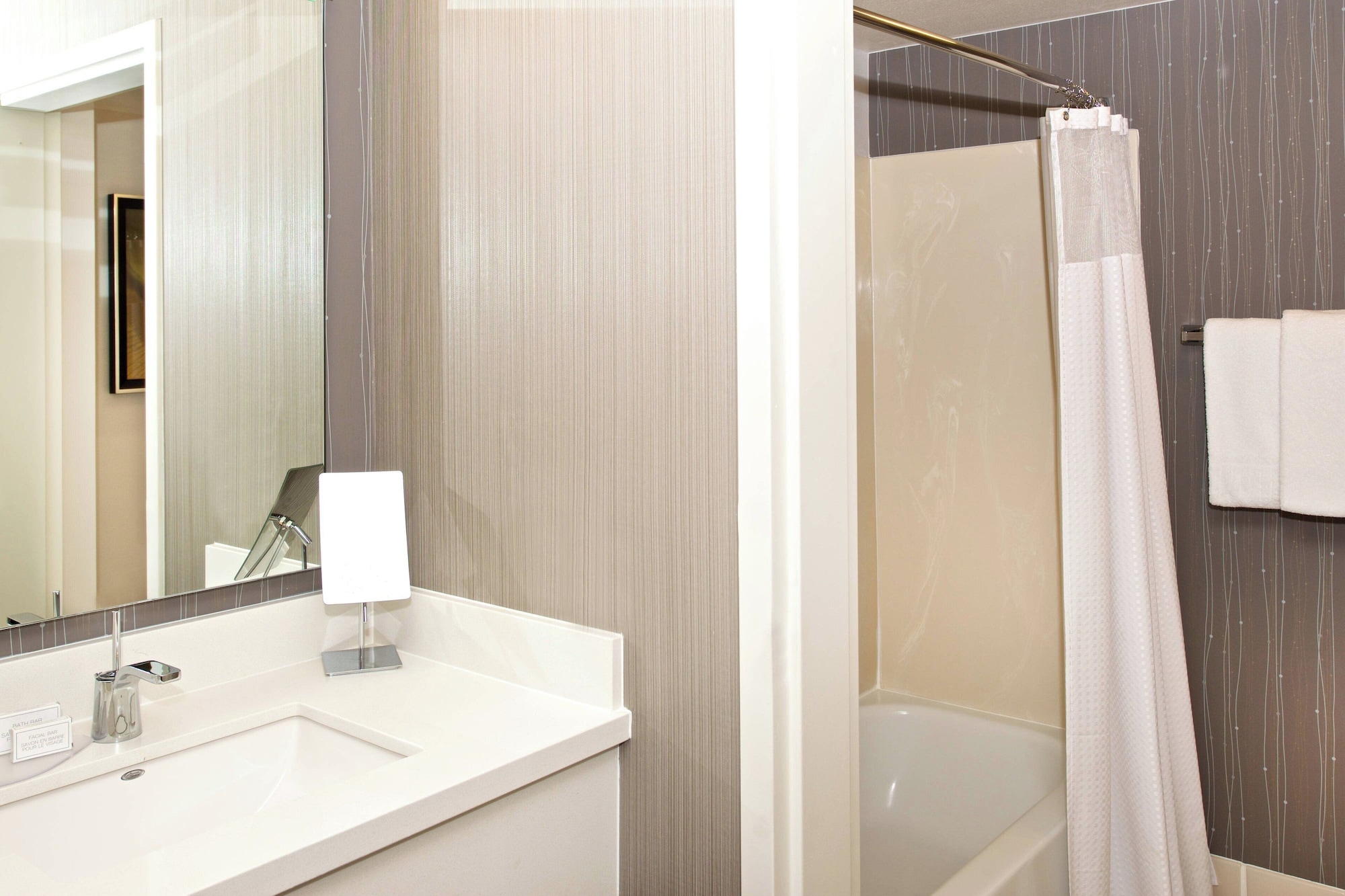 Pure, Wellness, 2 Queen Beds، Courtyard By Marriott Oakland Airport 5/5