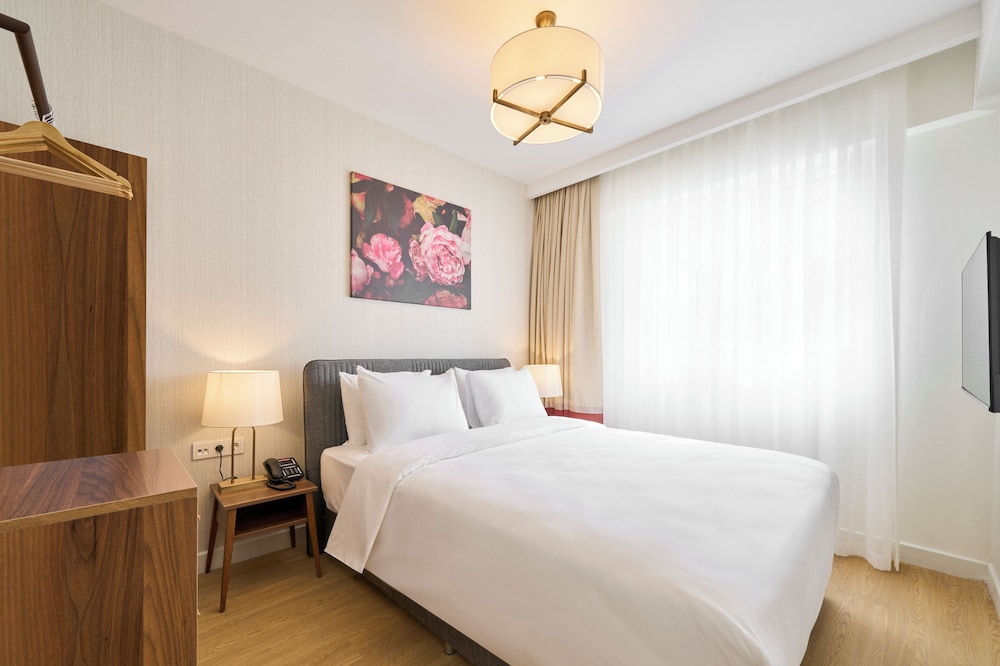 1 Bedroom, Apartment, Queen Bed, City View