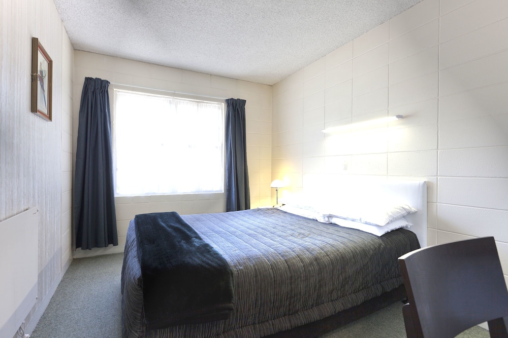 Tudor Motor Lodge 11/47