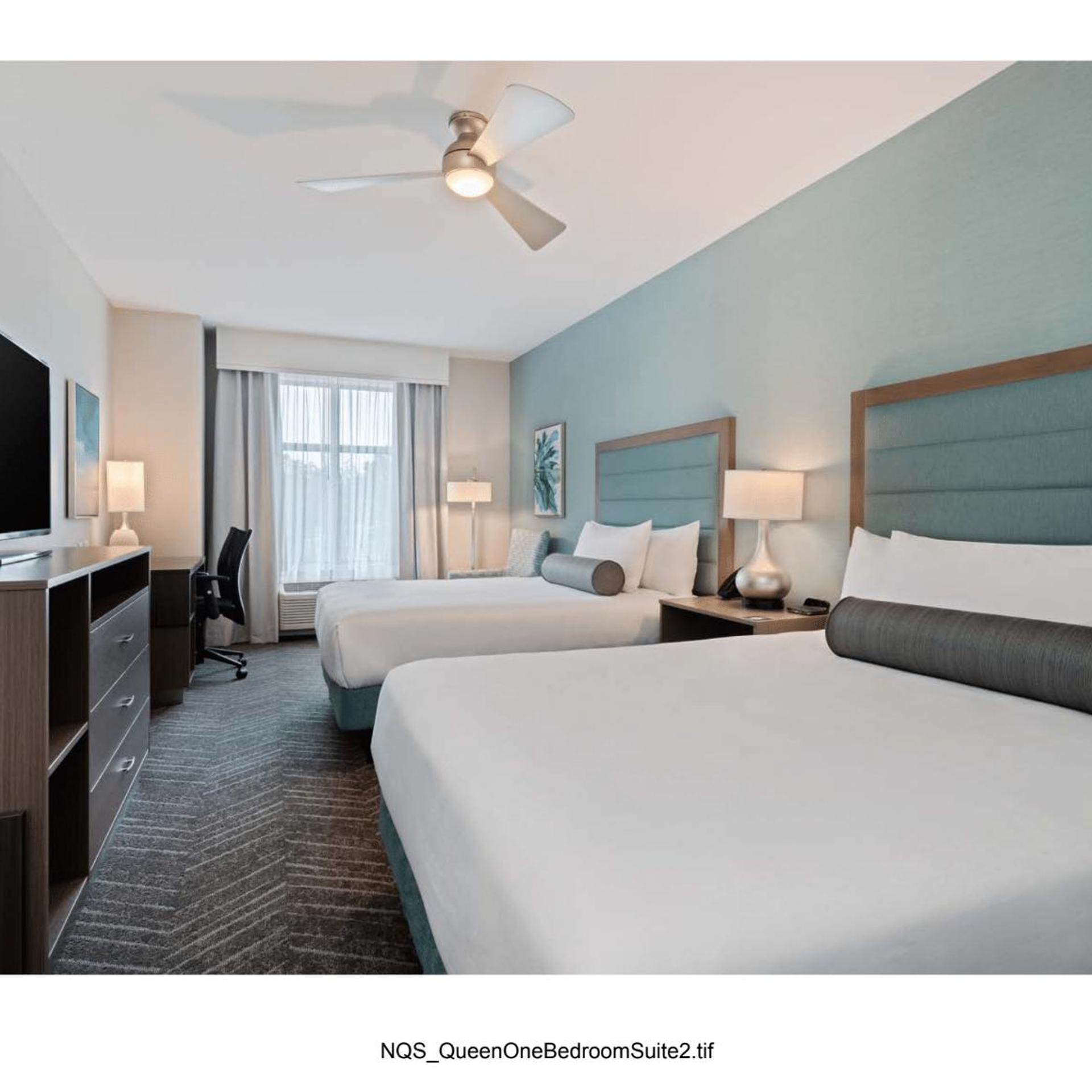 Suite, 2 Queen Beds, Sofa, Accessible