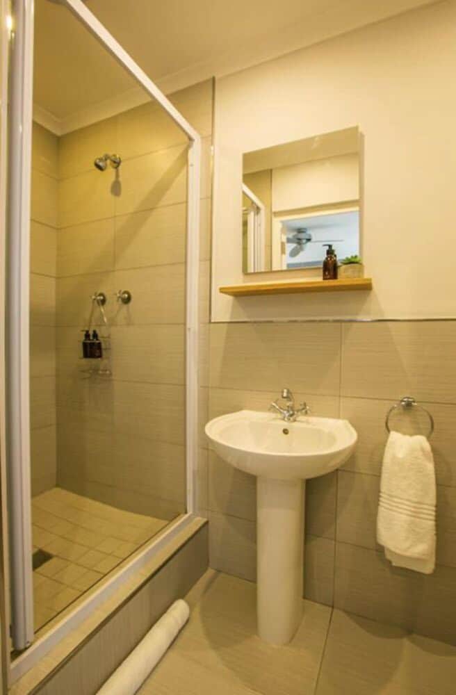 Hout & About Guest House 36/39