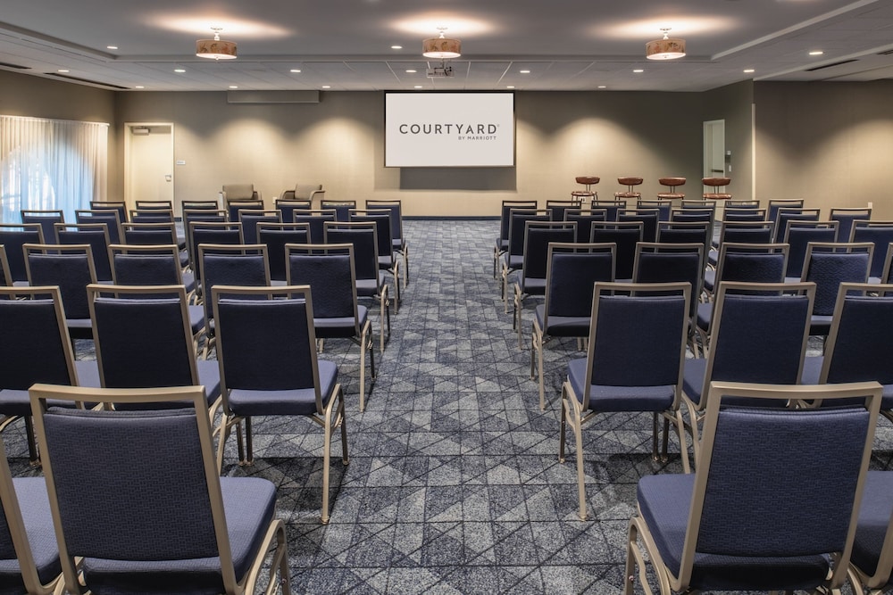 Courtyard by Marriott Santa Cruz 30/36