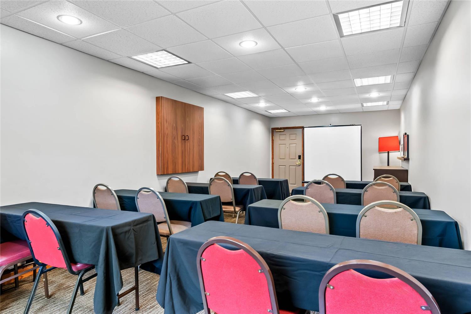 Country Inn & Suites by Radisson, Chambersburg, PA 13/15