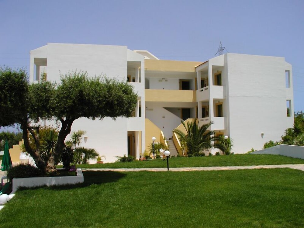 Nikolas Villas Apartments 37/43