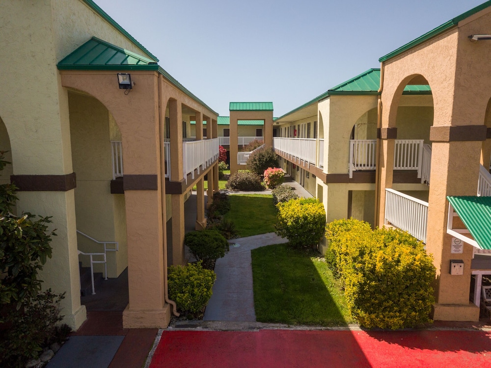 Quality Inn & Suites Crescent City Redwood Coast in CRESCENT CITY - CA