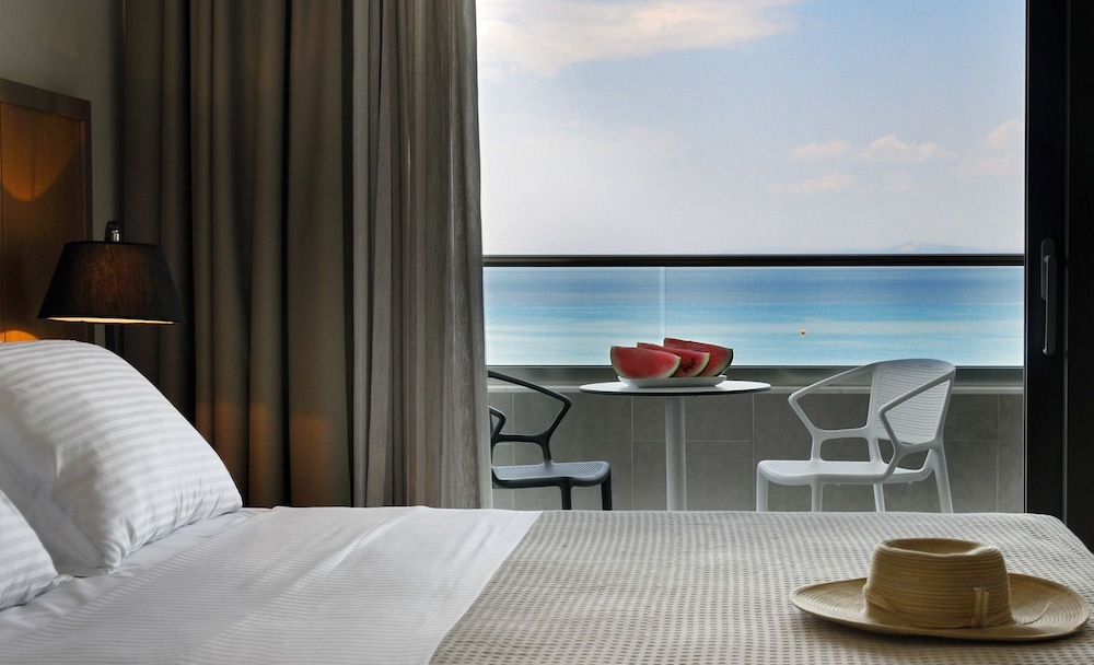 Ostria Sea Side Hotel 8/43