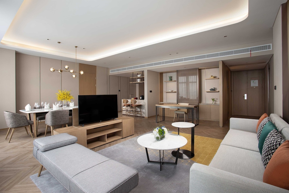 Holiday Inn Wuxi Central Station 34/56