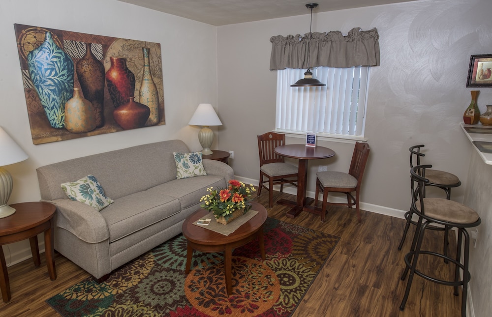Affordable Corporate Suites Roanoke 26/50