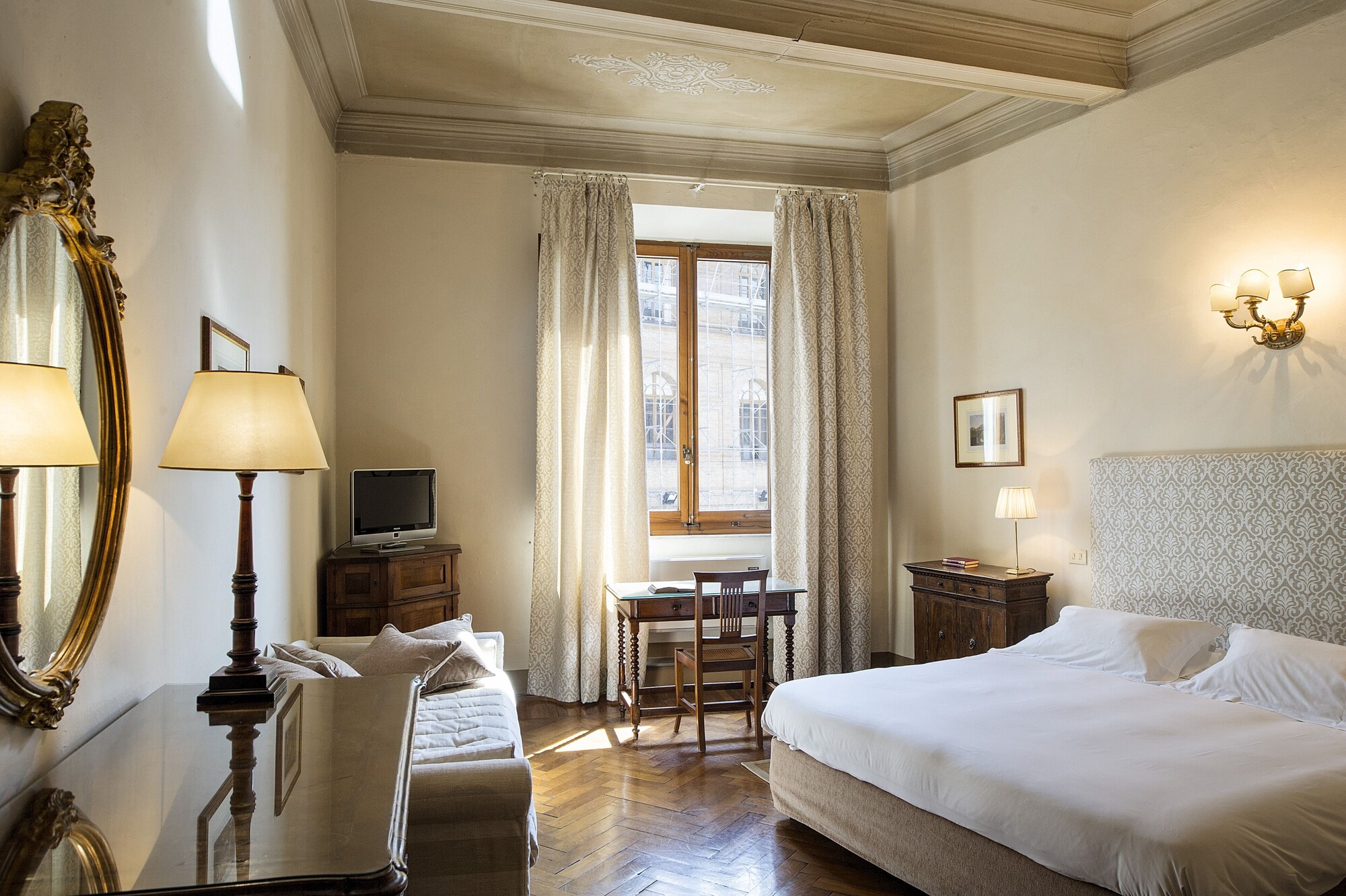 SUPERIOR, DOUBLE BED