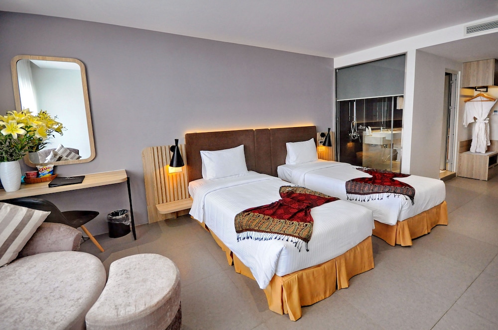 Deluxe, Queen Bed, Courtyard View, Anrizon Hotel Nha Trang 3/4