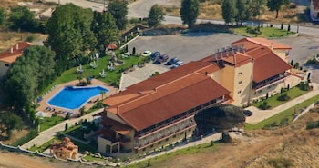 Famissi Eden Hotel 4/47