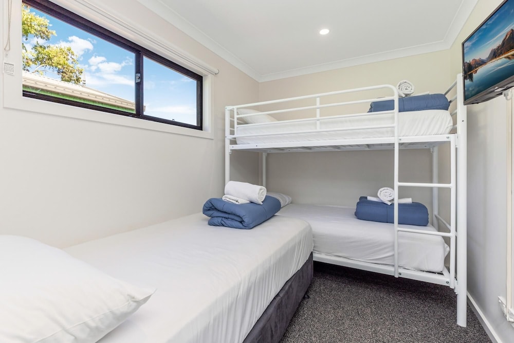 Family, Cabin, 1 Queen and 1 Single Bed, Bunk Bed, Accessible