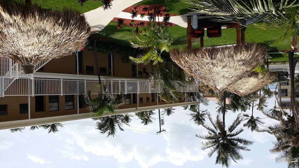 Oceans Beach Resort Suites 4/67