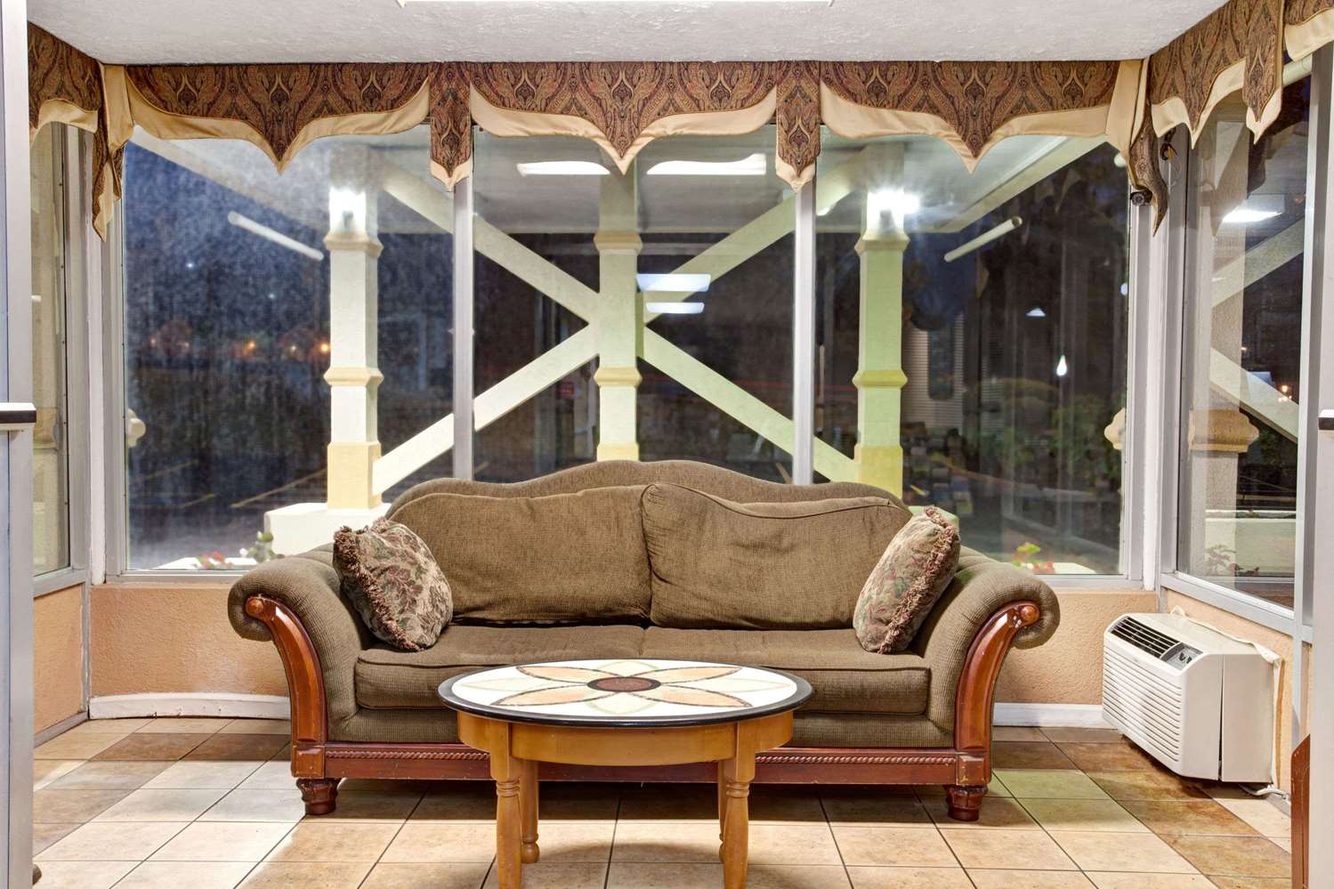 Days Inn by Wyndham Knoxville West 10/17