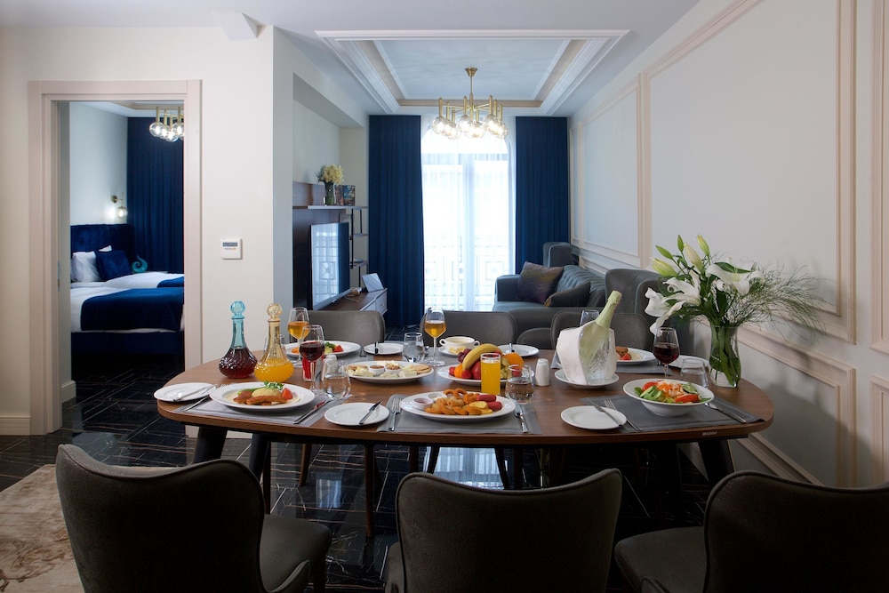 Princely Suites 42/50