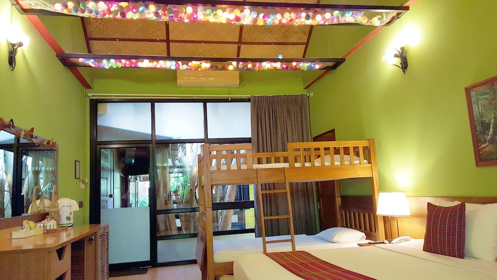 Birds & Bees Resort 39/68