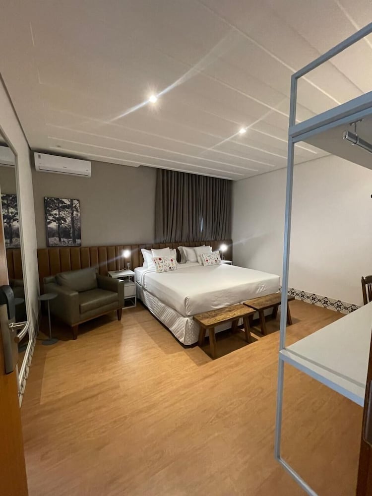 غرفة ديلوكس بسرير كينج، Hotel Estilo de Minas 2/7