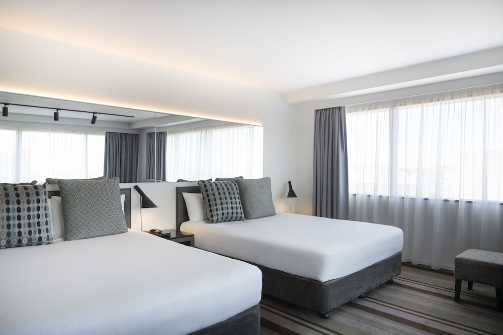 Mercure Sydney 19/67