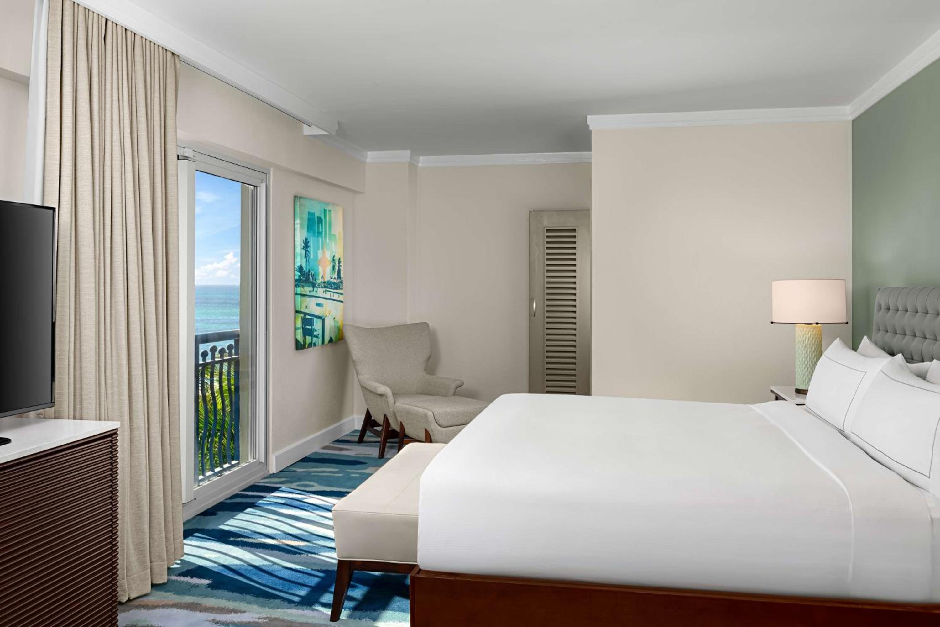 Suite, King Bed, Ocean View, Sofa, Aruba Tower