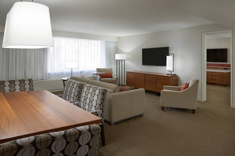 Delta Hotels by Marriott Toronto Airport & Conference Centre 16/32