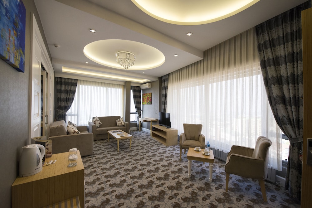 THE BERUSSA HOTEL 49/54