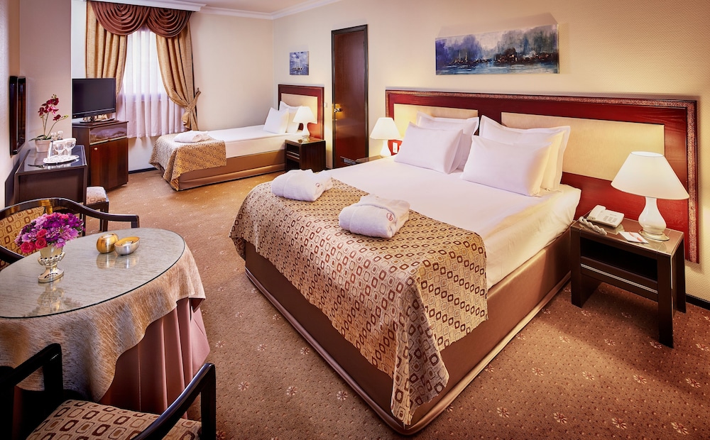 غرفة قياسية ثلاثية، Gunes Hotel Merter Istanbul 9/10