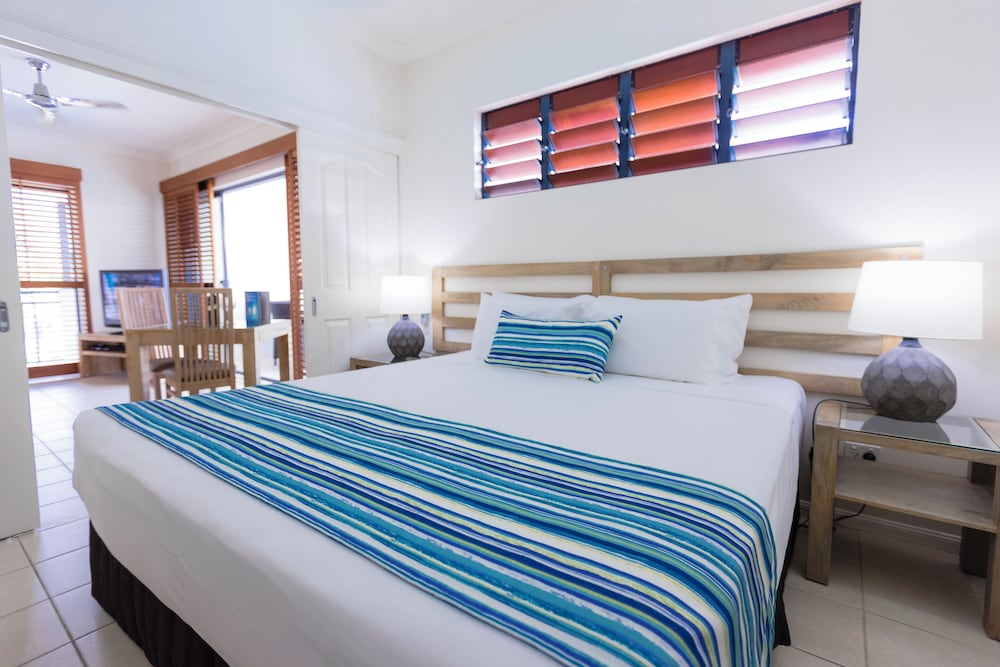 Meridian Port Douglas 19/70