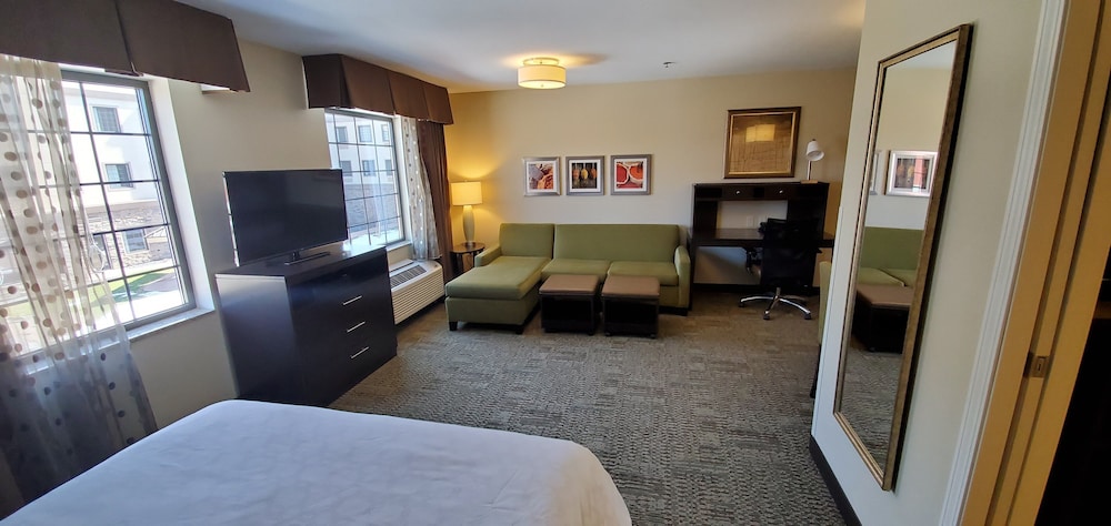 STAYBRIDGE SUITES EAU CLAIRE - ALTOONA 15/67