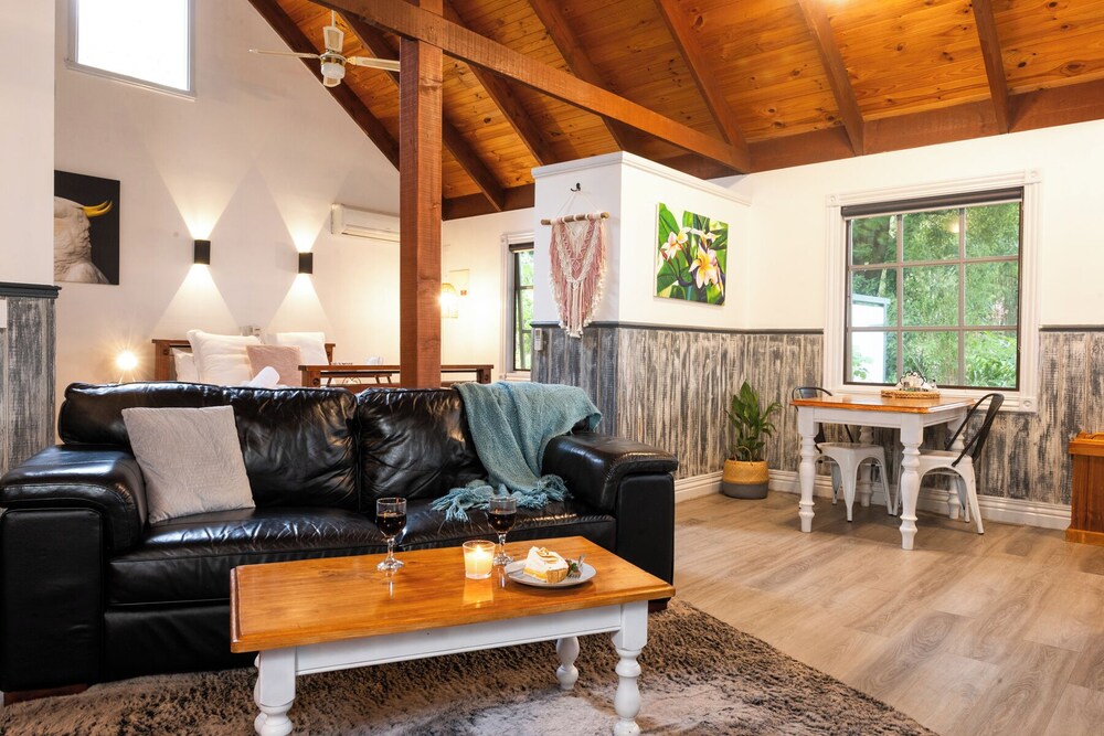 TRAWOOL COTTAGES AND FARMSTAY 24/49