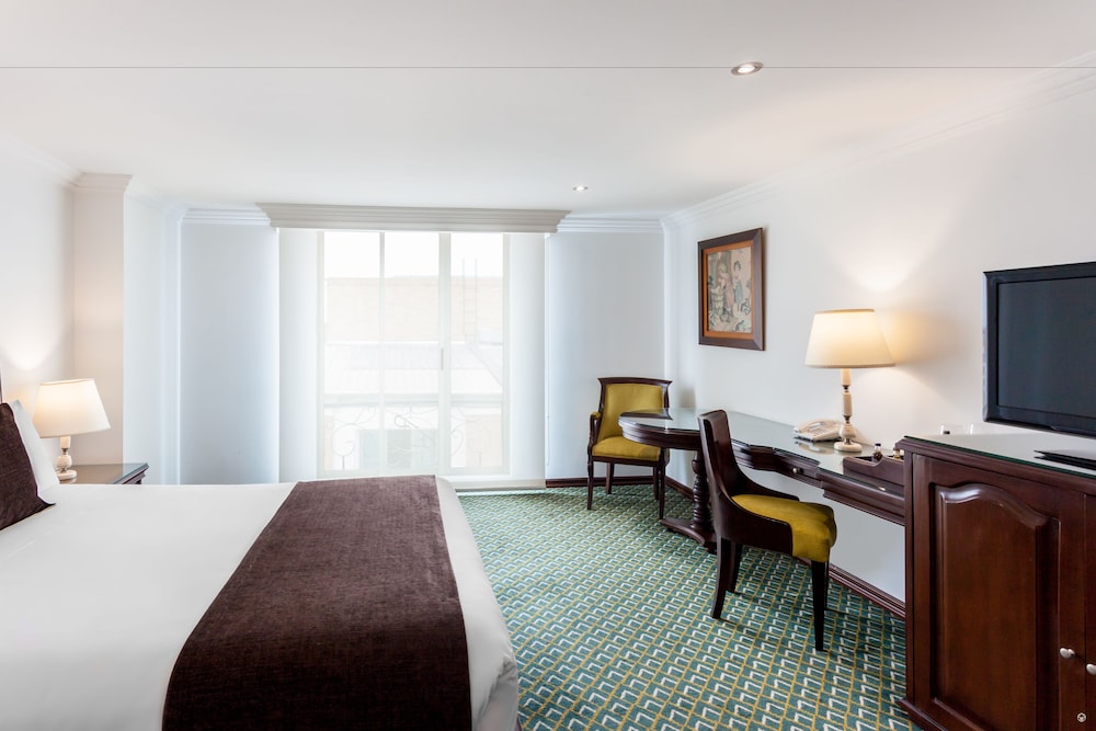 Hotel Embassy Park 7/25