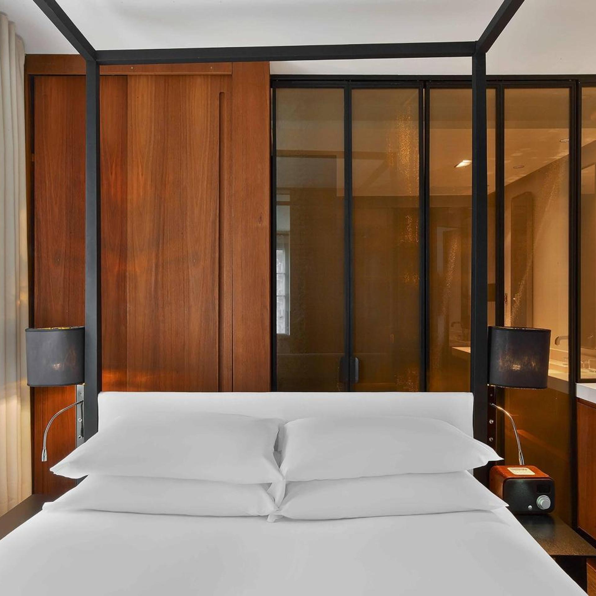 Suite, King Bed, Eiffel View