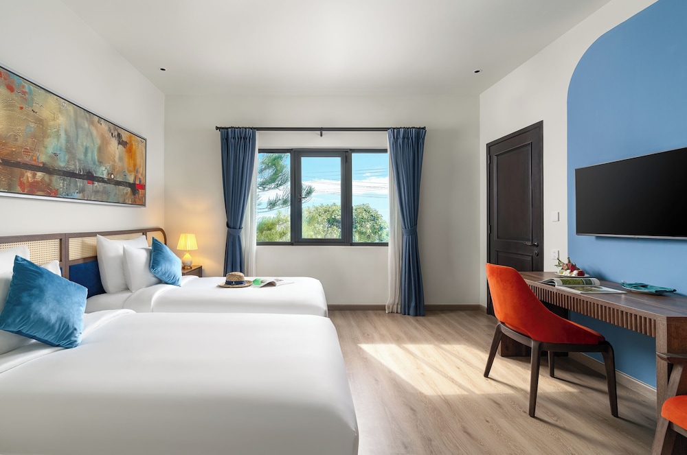 DELUXE, PAVILION, DOUBLE OR TWIN BED, SEA VIEW