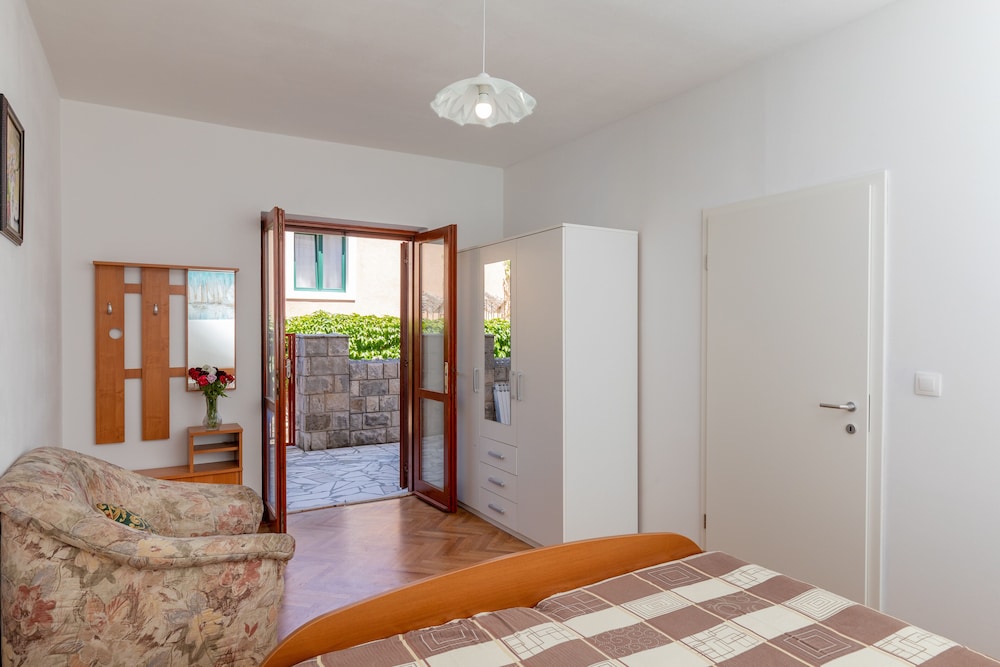 VILLA VALJALO 37/50