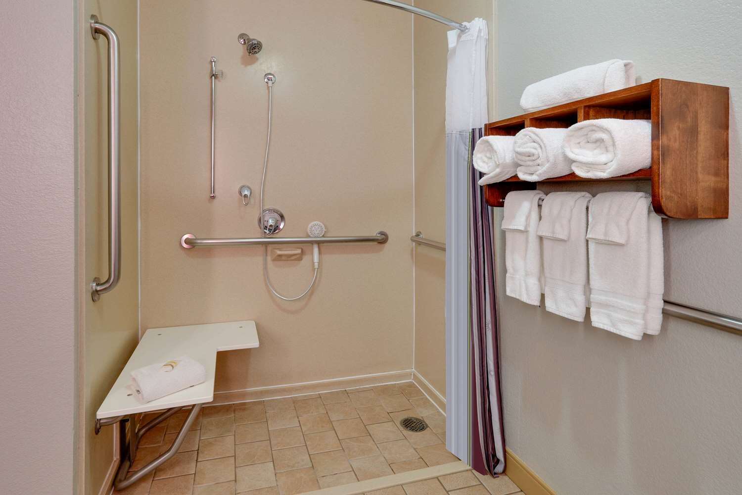 La Quinta Inn & Suites by Wyndham Dallas Love Field 21/22