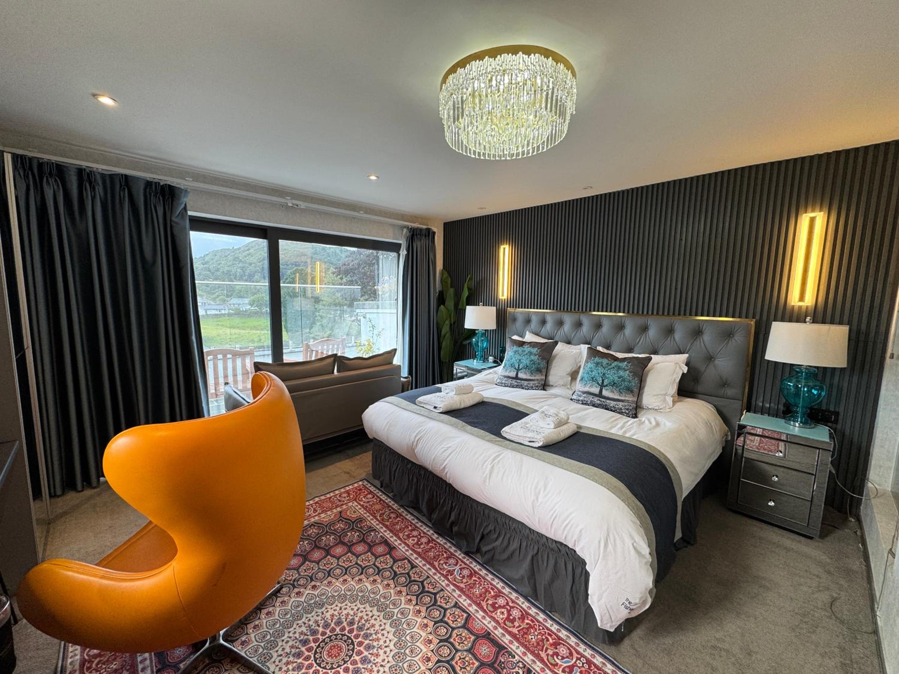Waterhead Rooms & Suites - Parking and Light Breakfast 5/43