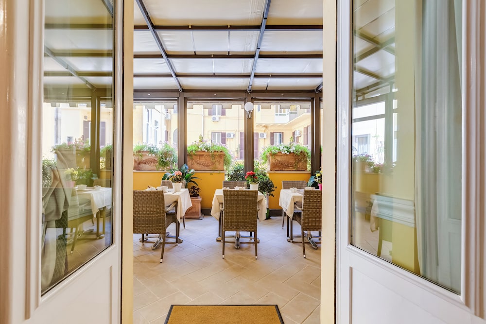 Hotel Cellini 48/61