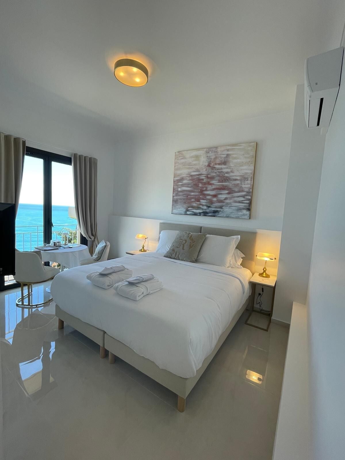 Deluxe, King Bed