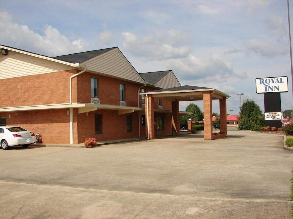 Royal Inn 3/53